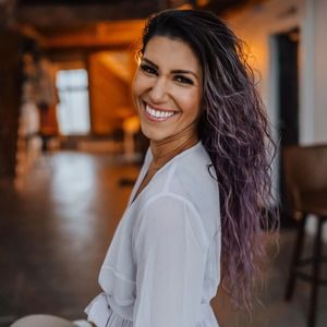 Meet your Posher, Elizabeth